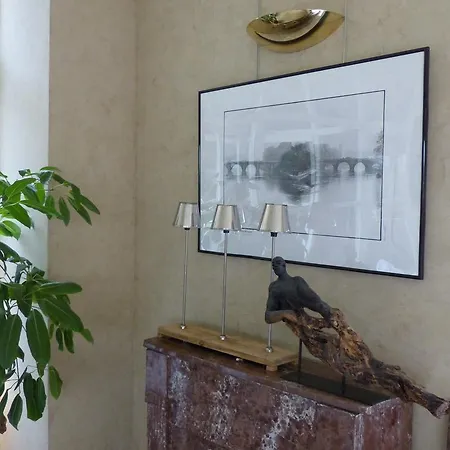 Château De Hotel 3*