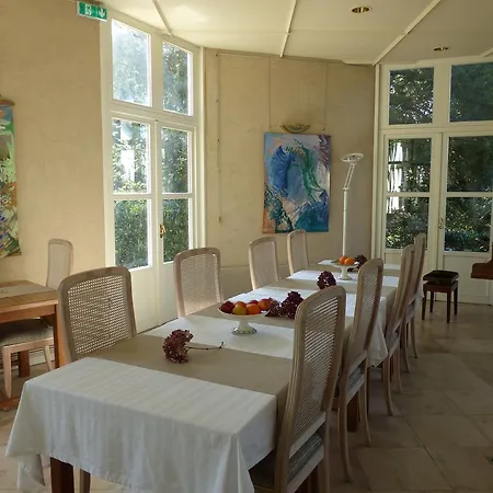 Château De Hotel 3*