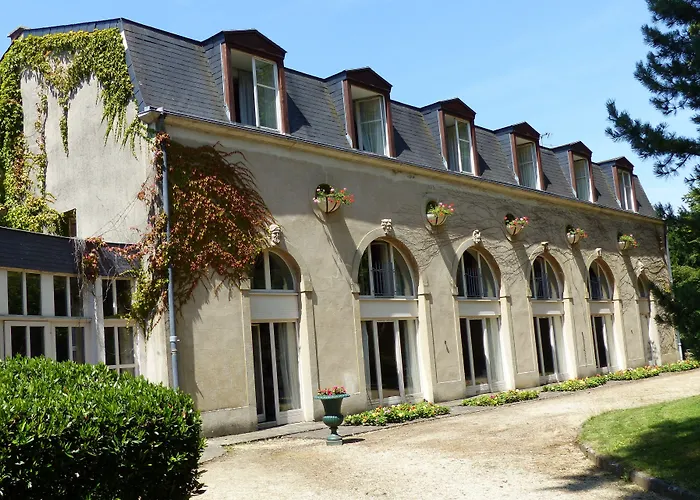 Chateau De Hotel 3*
